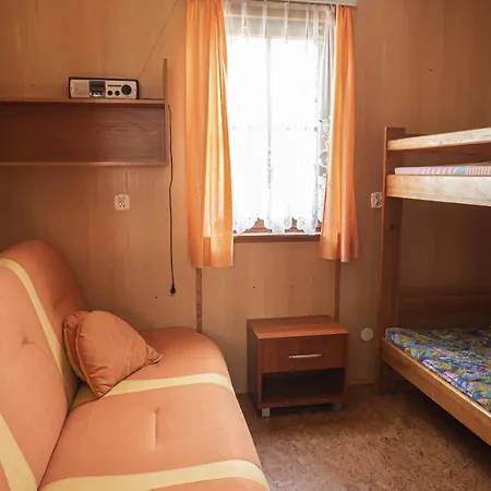 Osrodek Madamaku سيانوزيتي