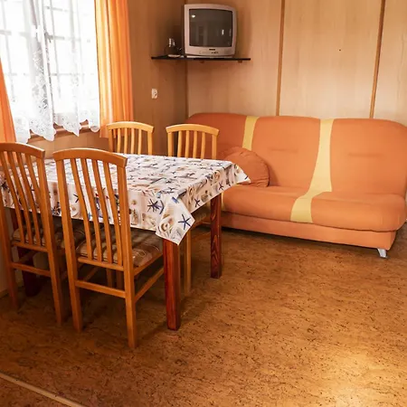 Tatil parkı Osrodek Madamaku